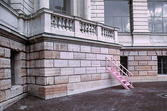rosa treppe ( funktional und skulptur )