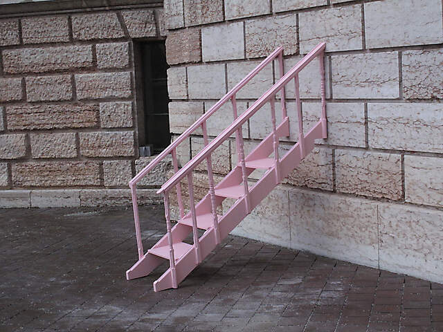 rosa treppe ( funktional und skulptur )