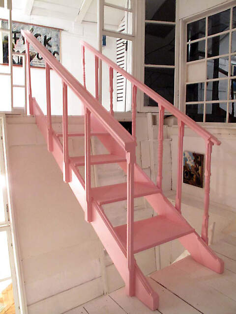 rosa treppe ( funktional und skulptur )